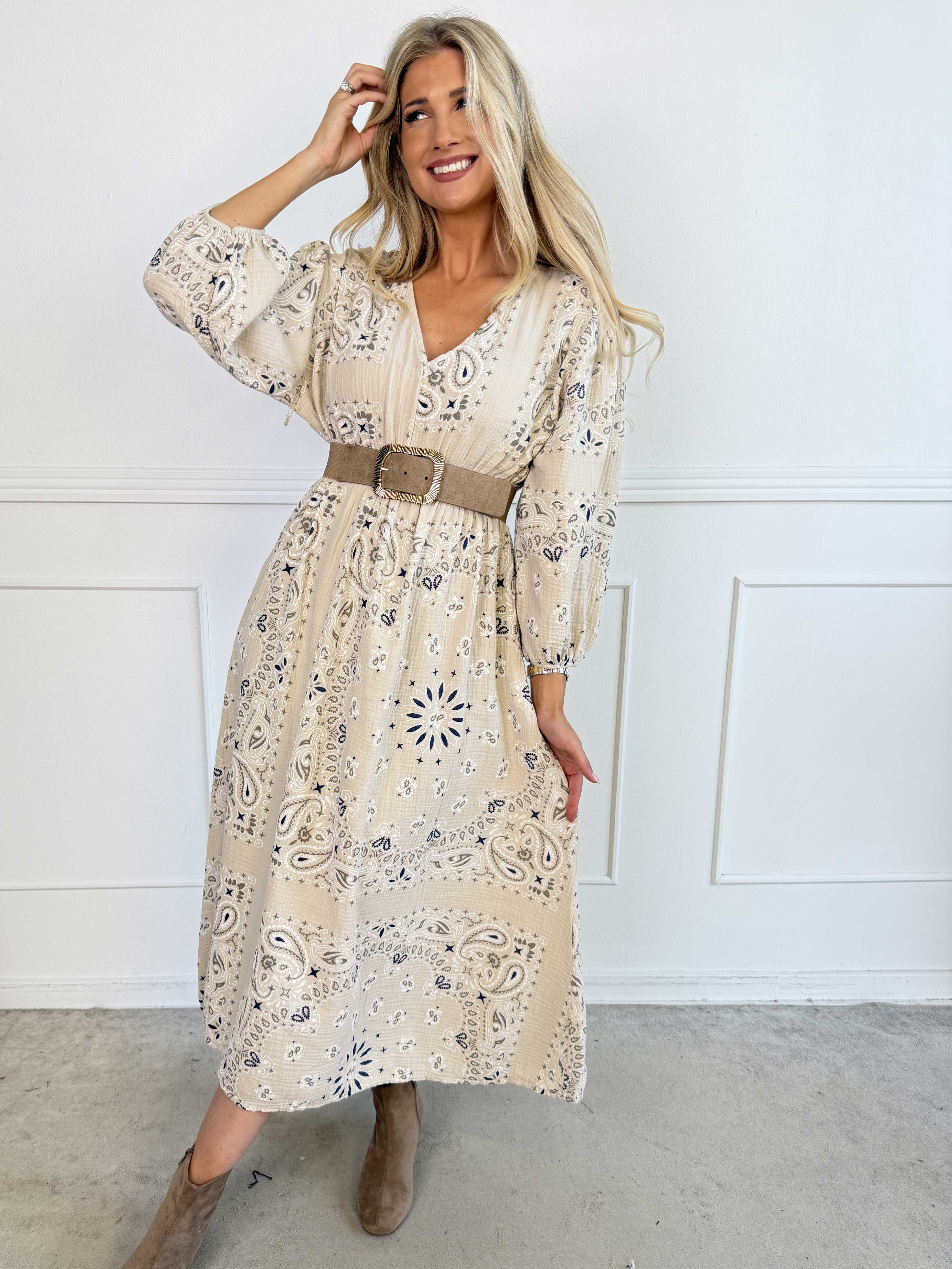 Jasmin Paisley - Plus size kjole i blød bomulds musselinstof med paisley mønster